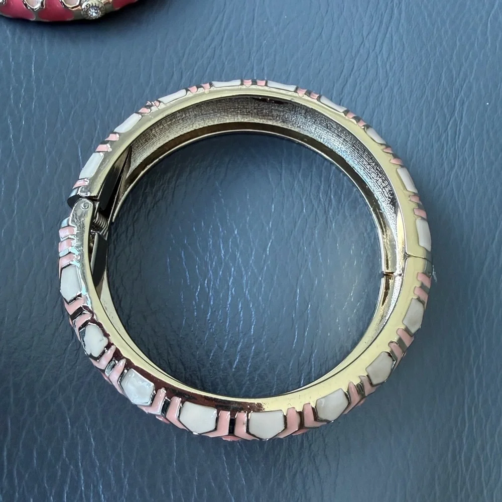 ✨Sequin Set of 3 Sea-Inspired Crystal Bracelets – Gold, beige& Coral 🪸 Tones✨